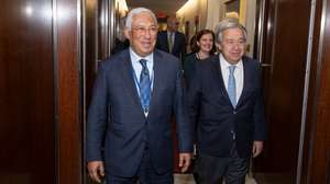 epa11230139 A handout photo made available by United Nations shows United Nations Secretary-General Antonio Guterres (R) meets with the Prime Minister of Portugal Antonio Costa (L) ahead of an inaugural handover ceremony of a gift to the United Nations from Portugal at UN Headquarters in New York, New York, USA, 18 March 2024  EPA/ESKINDER DEBEBE / UNITED NATIONS / HANDOUT   HANDOUT EDITORIAL USE ONLY/NO SALES HANDOUT EDITORIAL USE ONLY/NO SALES