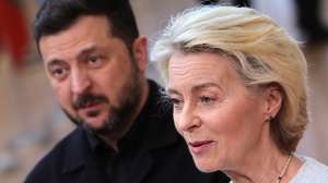 epa13047383 Ukraine's President Volodymyr Zelensky (L) and European Commission President Ursula von der Leyen speak to the media upon arrival for the European Council summit in Brussels, Belgium, 18 June 2026. European leaders are gathering in Brussels for a two-day meeting packed with pressing geopolitical and economic issues.  EPA/OLIVIER MATTHYS
