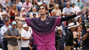 epa11585374 Jack Draper of Great Britain celebrates winning against Alex de Minaur of Australia during their quarterfinals match of the US Open Tennis Championships at the USTA Billie Jean King National Tennis Center in Flushing Meadows, New York, USA, 04 September 2024. The US Open tournament runs from 26 August through 08 September.  EPA/CJ GUNTHER