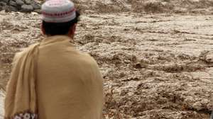 epa11925593 A person looks at the overflowing Tarnak River after torrential rains in Kandahar, Afghanistan, 26 February 2025. At least 29 people were killed in rain-related incidents in Afghanistan in the past week, with 21 fatalities reported in the Farah region alone.  EPA/QUDRATULLAH RAZWAN