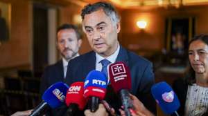 O ministro da Educação, Ciência e Inovação, Fernando Alexandre, fala aos jornalistas no final da cerimónia da assinatura do protocolo de criação do Consórcio de Escolas de Ciências (CEC), Reitoria da Universidade do Minho (UMinho), em Braga, 24 de julho de 2026. Consórcio de Escolas de Ciências é uma rede nacional que junta as universidades dos Açores, Algarve, Aveiro, Beira Interior, Évora, Lisboa, Madeira, Minho, Porto e Trás-os-Montes e Alto Douro. HUGO DELGADO/LUSA
