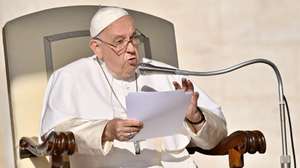 epa10885321 Pope Francis holds his weekly general audience in Saint Peter's Square, Vatican City, 27 September 2023.  EPA/ALESSANDRO DI MEO