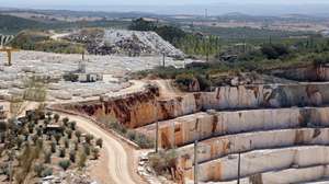Vista da pedreira e instalações da empresa Solubema, que opera na exploração de mármores, em Vila Viçosa, 13 de setembro de 2024. NUNO VEIGA/LUSA