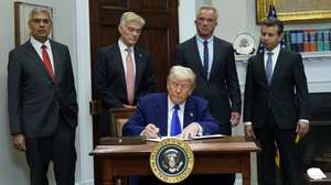 epa12094590 US President Donald J Trump (C) signs an executive order that he promises will lower the cost of those prescription drugs almost immediately after taking questions following his remarks on the India-Pakistan cease-fire, the new US-China Trade Deal, the return of Eden Alexander from Hamas captivity and the high cost of prescription drugs, in the Roosevelt Room of the White House in Washington, DC, USA, 12 May 2025. Standing behind the President, from left to right: Martin A Makary, Commissioner, US Food and Drug Administration (FDA); Jay Bhattacharya, Director, National Institutes of Health (NIH); US Secretary of Health and Human Services Robert F. Kennedy, Jr; and Mehmet Oz, Administrator, Centers for Medicare and Medicaid Services (CMMS).  EPA/CHRIS KLEPONIS/ POOL