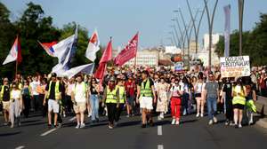 epa12149726 University students lead the blockade of the Brankova street bridge in Belgrade, Serbia, 01 June 2025. University students are rallying to demand accountability and call for early elections after sixteen people died when the canopy of the newly renovated Novi Sad Railway Station collapsed on 01 November 2024. The station, which had been reopened on 5 July 2024 following renovations, was undergoing additional work shortly before the incident.  EPA/ANDREJ CUKIC