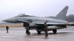 epa11743528 A German Air Force (German Luftwaffe) Eurofighter lands during a ceremony at the Lielvarde Air Base to mark the end of the NATO Baltic Air Policing Mission in Latvia, 27 November 2024. The nine-month mission in Latvia came to an end on 27 November with the departure of German fighter jets that had been deployed at the base since March 2024.  EPA/TOMS KALNINS