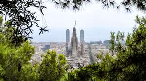 epa12276946 A view of Sagrada Familia, the unfinished basilica designed by Antoni Gaudi, which reached a height of 155.58 metres on 31 July, in Barcelona, Spain, 01 August 2025. Sagrada Familia is now the tallest building ever built in Barcelona.  EPA/Enric Fontcuberta