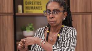 epa10521158 Jurema Werneck, executive director of Amnesty International for Brazil, speaks during an interview with EFE, in Rio de Janeiro, Brazil, 13 March 2023. The still unresolved murder of the Brazilian councilor, left-wing activist and human rights defender Marielle Franco, commemorating five years on 14 March, is a portrait of impunity in Brazil, says the organization Amnesty International.  EPA/ANDRE COELHO