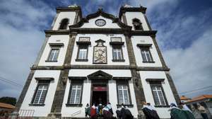 Dezenas de mulheres iniciaram hoje uma caminhada a pé pela ilha Terceira, nos Açores, numa romaria em que procuram reflexão, paz interior e um reencontro com a fé, e que conta com cada vez mais participantes, Angra do Heroísmo, Açores, 16 de março de 2024. Há 10 anos, quando foi criado o grupo das Caminhantes de Nossa Senhora da Conceição, saíram à rua 15 mulheres, mas hoje já são cerca de seis dezenas. As romarias quaresmais, uma tradição católica que se prevê que exista desde o século XVI, têm sobretudo expressão na ilha de São Miguel, onde terão tido origem. (ACOMPANHA TEXTO DA LUSA). ANTÓNIO ARAÚJO/LUSA