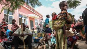 Crianças na localidade de Luinha, na comuna da Canhoca na província do Kwanza Norte, sujeita a cerca sanitária devido a um surto de cólera, Luinha, Angola, 20 de março de 2025.  (ACOMPANHA TEXTO DE 22-03-2025)  AMPE ROGÉRIO/LUSA