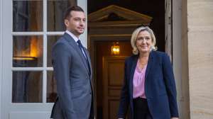 epa12064517 President of the far-right Rassemblement National (RN) parliamentary group, Marine Le Pen (R), and RN President Jordan Bardella (L) arrive for a meeting with the French prime minister as part of the consultations on a reform of the electoral system and proportional voting, at Hotel Matignon in Paris, France, 30 April 2025.  EPA/CHRISTOPHE PETIT TESSON