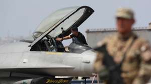 epa12910113 A person inspects a 'Viper Demo Team' aircraft from the US Air Force's F-16 aerobatics division ahead of the Peruvian Air Force BALP Festival at Las Palmas Air Base in Lima, Peru, 23 April 2026. Peru's defense and foreign ministers resigned on 22 April in protest over interim President Jose Maria Balcazar's handling of negotiations to purchase F-16 fighter jets from Lockheed Martin, according to their resignation statements. Balcazar said in a statement that the agreement has moved forward and that the first payment for the aircraft has been made.  EPA/PAOLO AGUILAR