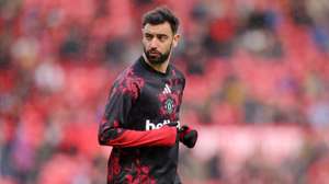 epaselect epa13330531 Bruno Fernandes of Manchester United ahead the English Premier League match Manchester United FC against AFC Bournemouth, in Manchester, Britain, 25 October 2026.  EPA/GARY OAKLEY EDITORIAL USE ONLY. No use with unauthorized audio, video, data, fixture lists, club/league logos, 'live' services or NFTs. Online in-match use limited to 120 images, no video emulation. No use in betting, games or single club/league/player publications.