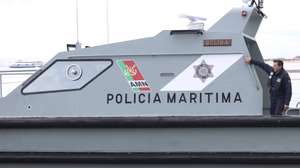 Uma embarcação da Polícia Marítima percorre o Rio Tejo, Lisboa  28 de novembro de 2023. ANTÓNIO COTRIM/LUSA
