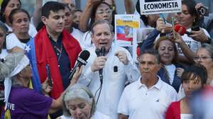 epa12718666 Opposition leader Juan Pablo Guanipa (C), a close ally of María Corina Machado, speaks following his release from prison in Caracas, Venezuela, 08 February 2026. Guanipa advocated for reconciliation in Venezuela, but, he stressed, "with the truth," a statement he made hours after being released from prison after being detained since May 2015. EFE/Ronald Pena R  EPA/Ronald Pena R