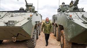 O Presidente da República, António José Seguro, visita o Campo Militar de Santa Margarida, Constância, 30 de abril de 2026. A visita enquadra-se no acompanhamento direto das Forças Armadas, permitindo ao comandante supremo contactar com os meios, os militares e o nível de prontidão das unidades e observar no terreno as capacidades que o Exército disponibiliza ao serviço de Portugal e dos compromissos internacionais. PAULO CUNHA/LUSA
