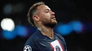 epa10266070 Neymar Jr of PSG reacts during the UEFA Champions League group H match between Paris Saint-Germain and Maccabi Haifa in Paris, France, 25 October 2022.  EPA/CHRISTOPHE PETIT TESSON