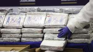 Material apreendido pela Polícia Judiciária (PJ), através da Unidade Nacional de Combate ao tráfico de Estupefacientes, procedeu, nos últimos dias, à apreensão de cerca de cerca de 4,2 toneladas de cocaína com origem na América Latina. A droga em causa, que apresenta um elevado grau de pureza, foi transportada até Portugal por via marítima dissimulada num carregamento de fruta em paletes, mais concretamente de bananas, que entrou em território nacional, através do Porto de Setúbal, nas instalações da Polícia Judiciária em Lisboa, 02 de maio de 2023. FILIPE AMORIM/LUSA