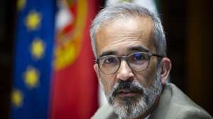 O ministro dos Negócios Estrangeiros, Paulo Rangel, durante a sua audição na Comissão de Negócios Estrangeiros e Comunidades Portuguesas, sobre as divergências relativas à utilização da Base das Lajes, na Assembleia da República, em Lisboa, 17 de junho de 2026. JOSÉ SENA GOULÃO/LUSA