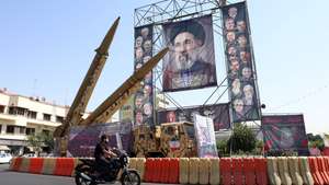 epa13267845 An Iranian man drives past Iranian Zolfaghar missiles placed in front of a billboard carrying a picture of Iranian Supreme Leader Ayatollah Mojtaba Khamenei at Baharestan Square in downtown Tehran, Iran, 28 September 2026. US President Donald Trump turned down Tehran's recent proposal to reopen the Strait of Hormuz.  EPA/ABEDIN TAHERKENAREH RESTRICTIONS: NO Access Israel Media/Persian Language TV Stations Outside Iran/Strictly No Access BBC Persian/VOA Persian/Manoto TV/Iran International TV. (As mandated by Iran's Directorate General for Foreign Media) --