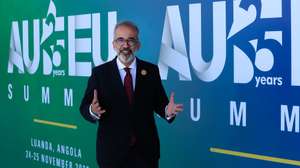 O ministro de Estado e dos Negócios Estrangeiros, Paulo Rangel, durante a 7.ª cimeira União Europeia-União Africana, em Luanda, Angola, 25 de novembro de 2025. Os líderes dos 27 Estados-membros da União Europeia (UE) e dos 55 países da União Africana (UA) reúnem-se para uma cimeira multilateral copresidida pelo Presidente de Angola, João Lourenço, e pelo presidente do Conselho Europeu, António Costa. A UE é também representada pela presidente da Comissão Europeia, Ursula von der Leyen. AMPE ROGÉRIO/LUSA