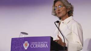 A presidente da Câmara Municipal de Coimbra, Ana Abrunhosa, durante a cerimónia de posse dos orgãos autárquicos de Coimbra onde foi empossada como presidente da autarquia, no Convento São Francisco, Coimbra, 4 de novembro de 2025. PAULO NOVAIS/LUSA