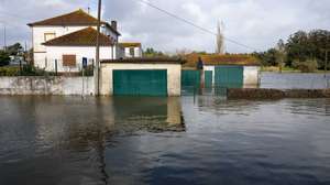 A subida da água do Rio Mondego está a causar inundações e cortes de estradas por toda a zona do Baixo Mondego, a cortar o acesso a habitações e já isolou a povoação de Ereira, Montemor-o-Velho, 7 de fevereiro de 2026. PAULO NOVAIS/LUSA