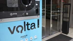 Máquina automática "Volta" de recolha de embalagens de bebidas não reutilizáveis, como garrafas e latas, em plástico, metal ou alumínio, para reciclagem, do novo Sistema de Depósito e Reembolso (SDR), que o Governo encara como dos maiores projetos ambientais de Portugal e que entra em funcionamento a partir do dia 10 de abril, em Lisboa, 08 de abril de 2026. ANTÓNIO COTRIM/LUSA