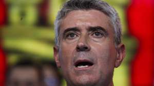 O Secretário-geral do Partido Socialista, José Luis Carneiro, usa da palavro durante o encerramento da Convenção Autárquica Nacional 2026, sob o tema “Proximidade, Coesão e Valorização das Pessoas e dos Territórios”, Leiria, 12 setembro  2026. PAULO CUNHA/LUSA