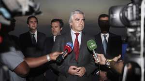 O ministro da Defesa Nacional de Portugal, Nuno Melo, fala aos jornalistas durante a cerimónia de tomada de posse do brigadeiro-general graduado, piloto aviador, Sérgio Estrela no cargo de Mission Force Commander da European Union Military Assistance Mission, na República de Moçambique, em substituição do comodoro César Pires Correia, em Maputo, Moçambique, 14 de setembro de 2026. LINA CEBOLA/LUSA