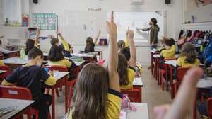 Alunos assistem a uma aula no Colégio do Rosário, no Porto, 19 de maio de 2021. Sem nenhuma “receita” para o sucesso além de “dedicação, trabalho e rigor”, o Colégio do Rosário, no Porto, volta a ser, num ano de inovação e de gestão de crise, a escola com melhores resultados nos exames do secundário. (ACOMPANHA TEXTO DA LUSA DO DIA 21 DE MAIO DE 2021) JOSÉ COELHO/LUSA