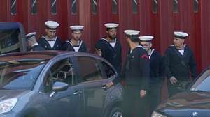 Os militares que se recusaram a embarcar no navio Mondego, alegando falta de segurança, à chegada para serem ouvidos pela Polícia Judiciária Militar (PJM), em Lisboa, no âmbito de inquérito criminal após participação feita pela Marinha, Lisboa, 20 de março de 2023. O NRP (Navio da República Portuguesa) Mondego não cumpriu na noite do passado dia 11 uma missão de acompanhamento de um navio russo a norte da ilha do Porto Santo, na Madeira, porque 13 dos militares da guarnição (quatro sargentos e nove praças) se recusaram embarcar por razões de segurança. ANTÓNIO PEDRO SANTOS/LUSA