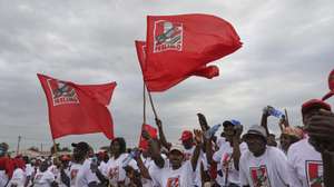 Campanha para as eleições autárquicas de 11 de outubro da Frente de Libertação de Moçambique (Frelimo), partido no poder, Maputo, Moçambique, 26 de setembro de 2023. A capital moçambicana vai ter novo presidente este ano e os três principais partidos avançam com candidatos jovens, todos com a promessa comum de um “novo capítulo” para Maputo, numa campanha que nem a chuva demove. (ACOMPANHA TEXTO DA LUSA DO DIA 30 DE SETEMBRO DE 2023) LUÍSA NHANTUMBO/LUSA