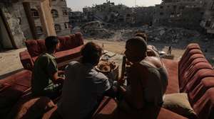 epa12475765 Palestinians eat a meal of rice in their destroyed home in the heavily damaged Sheikh Redwan neighborhood of Gaza City, 23 October 2025. The ceasefire between Israel and Hamas that is currently in place is part of the first phase of a Gaza peace plan that includes a halt in fighting, the release of hostages and prisoners, and the delivery of humanitarian aid.  EPA/MOHAMMED SABER