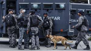 epa12585442 Members of the Rio de Janeiro Military Police participate in the second phase of Operation Containment in the Salgueiro complex in Sao Goncalo, Brazil, 11 December 2025. Around 1,000 police officers carried out an operation in a group of favelas in the city against the Comando Vermelho, one of Brazil's largest criminal organizations.  EPA/Andre Coelho