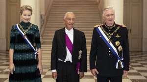 Queen Mathilde (L) and King Philippe of Belgium (R) welcome Portuguese President Marcelo Rebelo de Sousa (C) during a dinner at the Royal Castle, in Laeken-Laken, in Brussels, Belgium, 17 October 2023. Marcelo Rebelo de Sousa is in Belgium for a three days visit. JOSE COELHO/LUSA