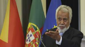 O primeiro-ministro de Timor Leste, Xanana Gusmão, acompanhado pelo primeiro-ministro, Luís Montenegro (ausente na fotogrfafia), falam aos jornalistas no final de um encontro na residência Oficial de S. Bento, em Lisboa, 14 de outubro de 2024. ANTÓNIO COTRIM/LUSA