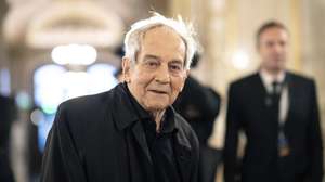 epa07937268 Austrian actor Otto Schenk arrives at the European Cultural Award in Vienna, Austria, 20 October 2019.  EPA/CHRISTIAN BRUNA