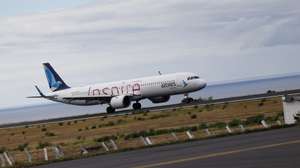 Aeronave Airbus A321LR da SATA Azores Airlines após descolar do aeroporto de Ponta Delgada, 03 de agosto de 2025. NUNO VEIGA/LUSA