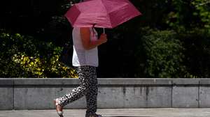 Temperaturas elevadas devido à onda de calor, Braga, 1 de julho de 2026. Segundo a informação do Instituto Português do Mar e da Atmosfera (IPMA), prevê-se para os próximos dias um agravamento das condições meteorológicas associadas ao tempo quente e seco, com um aumento da temperatura máxima, com valores a acima dos 40 graus Celsius, em várias regiões do território. HUGO DELGADO/LUSA