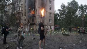 epa13079890 Residents gather at the site of a Russian missile strike on a residential area in Kyiv, Ukraine, 02 July 2026, amid the Russian invasion. According to the State Emergency Service of Ukraine, at least 17 people were killed and more than 90 injured after a massive overnight Russian attack on Kyiv. The Ukrainian Air Force said Russia launched about 500 drones and more than 70 missiles of different types in the attack, with Kyiv the main direction of the assault.  EPA/TOMMASO FUMAGALLI