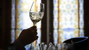 A member of the jury attends a wine tasting event during the opening day of the ‘Essencia do Vinho-Porto 2026’ at Bolsa Palace in Porto, Portugal, 26 February 2026. ‘Essencia do Vinho-Porto 2012’ runs from 26 February until 3rd March. JOSÉ COELHO/LUSA
