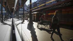 Estação de São Bento no Porto em mais um dia de greve nacional da CP – Comboios de Portugal, 25  de junho de 2021. Convocada pelo Sindicato Nacional dos Trabalhadores do Setor Ferroviário (SNTSF) e pela Federação dos Sindicatos dos Transportes e Comunicações (Fectrans), pelo aumento geral dos salários.JOSÉ COELHO/LUSA