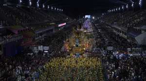 epa10481055 Thousands of people watch the parade of the Unidos de Vila Isabel samba school at Avenida Marques de Sapucai in the Sambadrome, during the Rio de Janeiro Carnival, in Rio de Janeiro, Brazil, 20 February 2023.  EPA/Antonio Lacerda