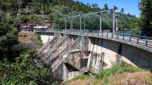 Barragem de Fagilde, Viseu, 15 de julho de 2025. A ministra do Ambiente e Energia, Maria da Graça Carvalho, presidiu hoje à assinatura do protocolo de transferência da atual e da Nova Barragem de Fagilde para a Águas do Douro e Paiva, bem como a divulgação do calendário para as obras da nova infraestrutura, na Barragem de Fagilde. PAULO NOVAIS/LUSA