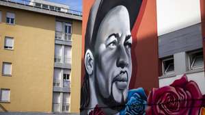 Mural de homenagem a Odair Moniz, natural de Cabo Verde e imigrante em Portugal, que foi alvejado por um agente da Polícia de Segurança Pública (PSP) a 21 de outubro de 2024, com a inauguração de um mural, um almoço comunitário e concertos, no Bairro do Zambujal, Amadora, 18 de outubro de 2025. JOSÉ SENA GOULÃO/LUSA