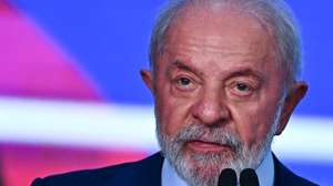 epa12385939 Brazilian President Luiz Inacio Lula da Silva delivers a speech during an event at the Palacio do Planalto in Brasilia, Brazil, 17 September 2025. Lula signed a law imposing limits on the use of social media by children and adolescents.  EPA/ANDRE BORGES