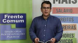 O coordenador da Frente Comum, Sebastião Santana, durante a conferência de imprensa para apresentar o desenvolvimento da luta dos trabalhadores da Administração Pública e que decorreu na sede da Federação Nacional dos Sindicatos dos Trabalhadores em Funções Públicas e Sociais, em Lisboa, 23 de fevereiro de 2023. A Frente Comum convocou uma greve nacional para o próximo dia 17 de março de 2023. ANTÓNIO COTRIM/LUSA