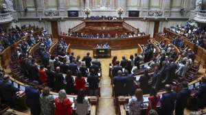 Votação da moção de rejeição 1/XVII do PCP ao governo na sessão plenária de apresentação do Programa do XXV Governo Constitucional, na Assembleia da República, em Lisboa, 18 de junho de 2025. O parlamento chumbou hoje a moção de rejeição do PCP ao Programa do XXV Governo Constitucional, com votos contra do PSD, Chega, PS, IL, CDS-PP e JPP, abstenção de PAN e votos favoráveis de PCP, Livre e BE. MIGUEL A. LOPES/LUSA