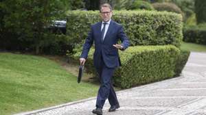 O ministro da Administração Interna, Luís Neves, à chegada para a reunião do Conselho de Ministros, no Palácio de São Bento, em Lisboa, 05 de março de 2026. ANTÓNIO PEDRO SANTOS/LUSA